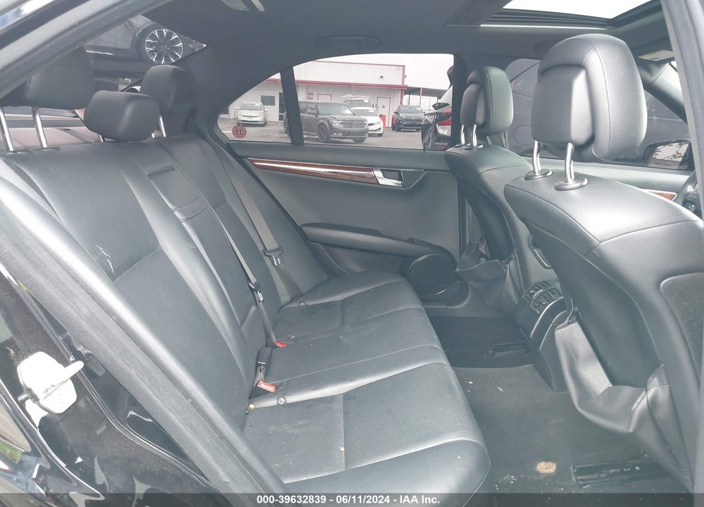 2010 MERCEDES-BENZ C 300 LUXURY/SPORT VIN: WDDGF5EB9AR121553