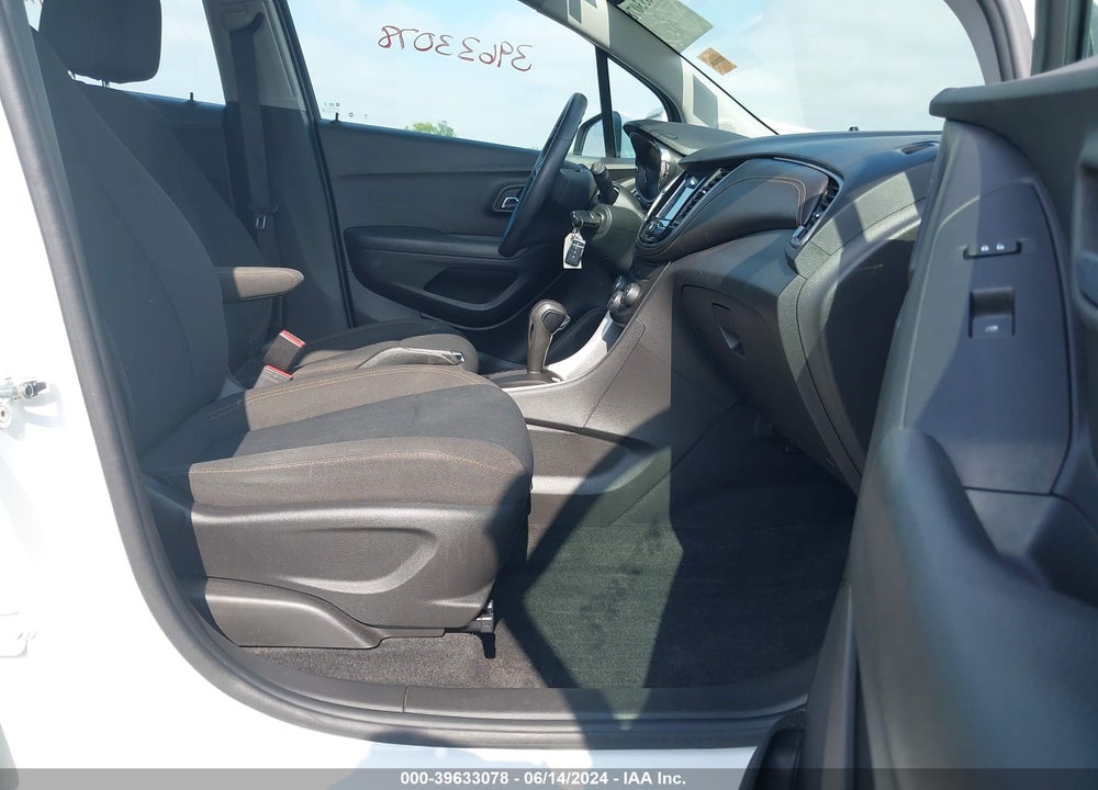 2018 CHEVROLET TRAX LS VIN: KL7CJNSB1JB714051