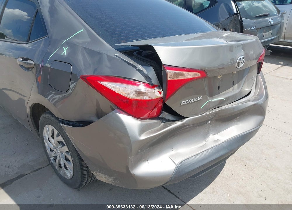2018 TOYOTA COROLLA LE VIN: 5YFBURHE1JP753531
