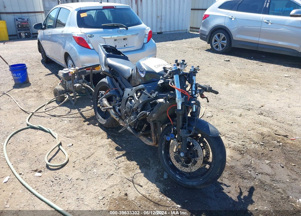 2003 YAMAHA YZFR6 L VIN: JYARJ06Y33A000151