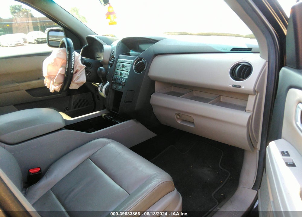2011 HONDA PILOT EX-L VIN: 5FNYF4H69BB096345