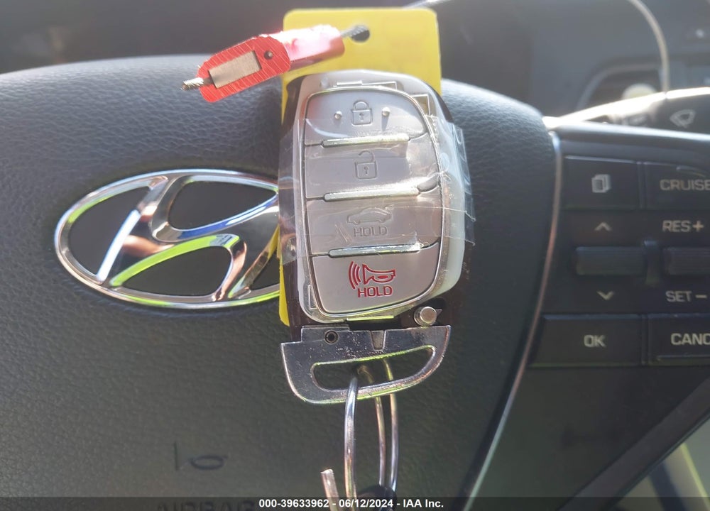 2016 HYUNDAI SONATA HYBRID LIMITED VIN: KMHE34L13GA016685