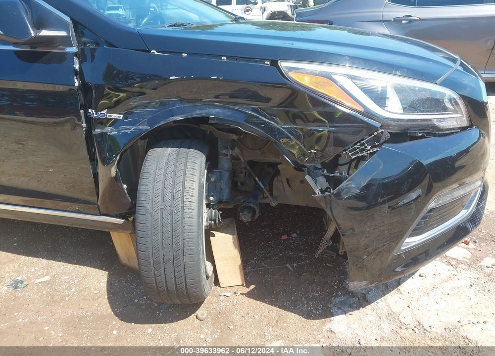 2016 HYUNDAI SONATA HYBRID LIMITED VIN: KMHE34L13GA016685