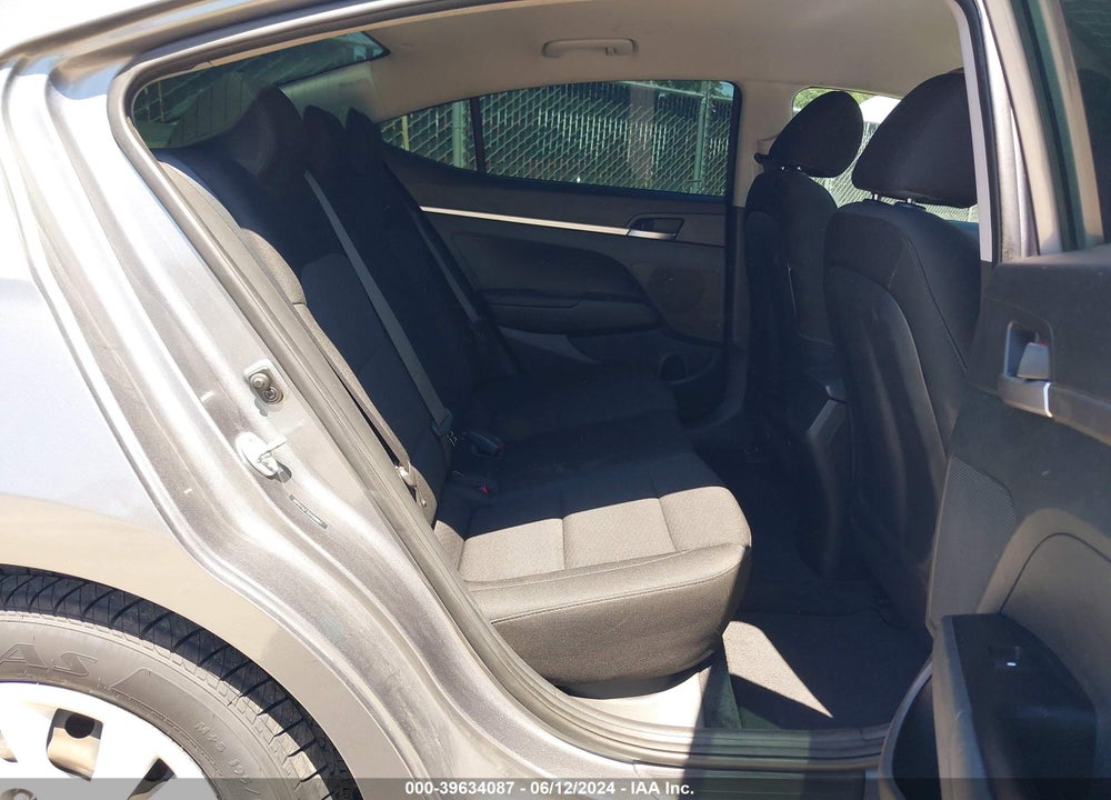 2019 HYUNDAI ELANTRA SE VIN: 5NPD74LF7KH468897