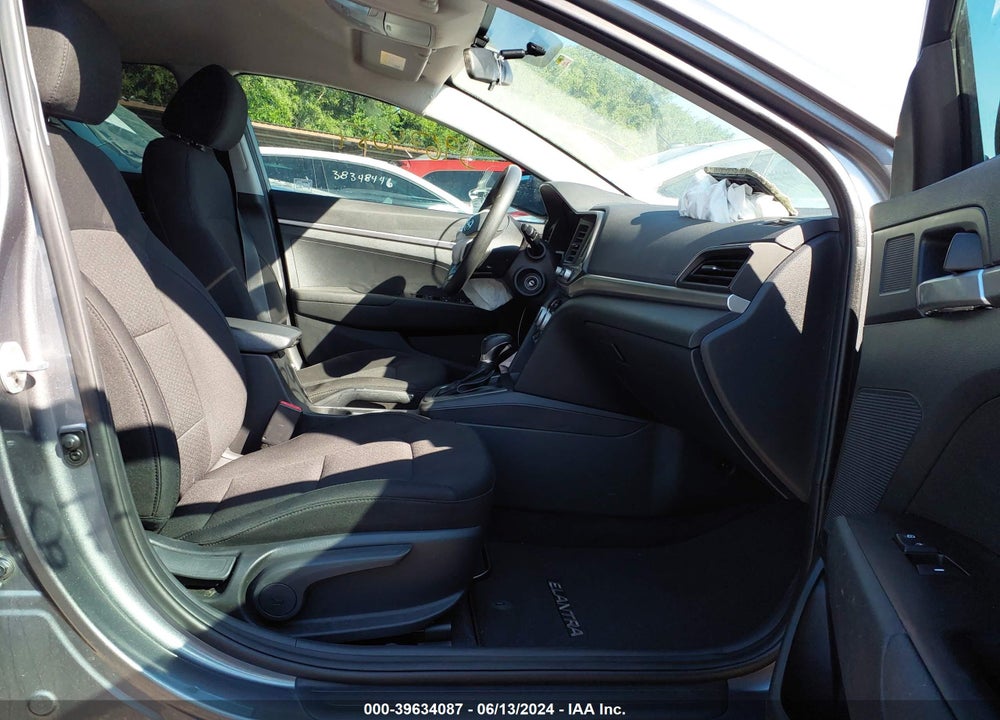 2019 HYUNDAI ELANTRA SE VIN: 5NPD74LF7KH468897