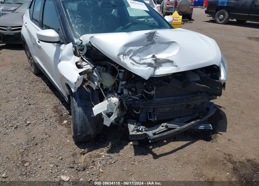 2018 NISSAN KICKS SV VIN: 3N1CP5CU3JL544598