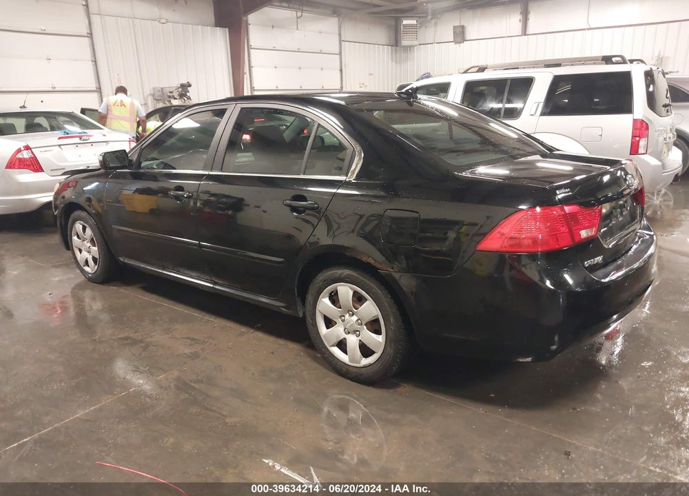2009 KIA OPTIMA LX VIN: KNAGE228295360141