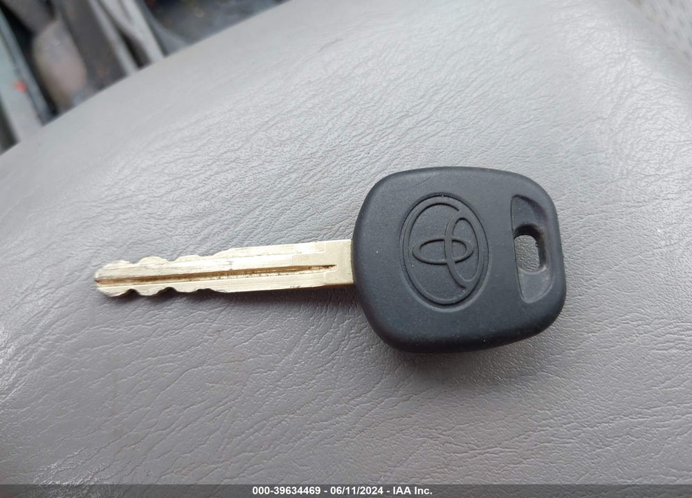 2003 TOYOTA CAMRY LE VIN: 4T1BE32K03U129858