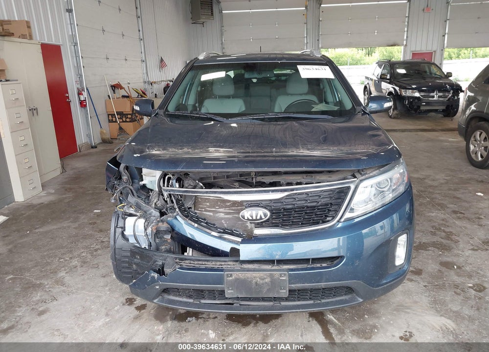 2015 KIA SORENTO LX VIN: 5XYKTDA66FG556259