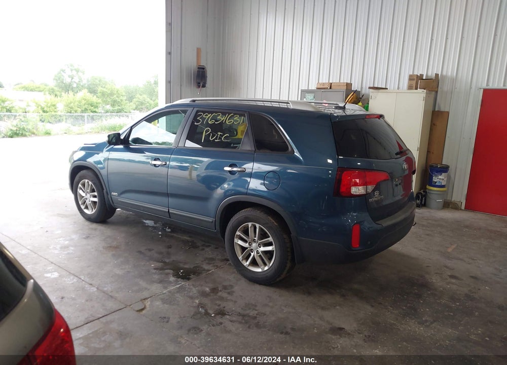 2015 KIA SORENTO LX VIN: 5XYKTDA66FG556259