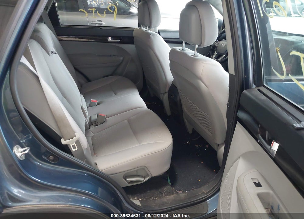 2015 KIA SORENTO LX VIN: 5XYKTDA66FG556259