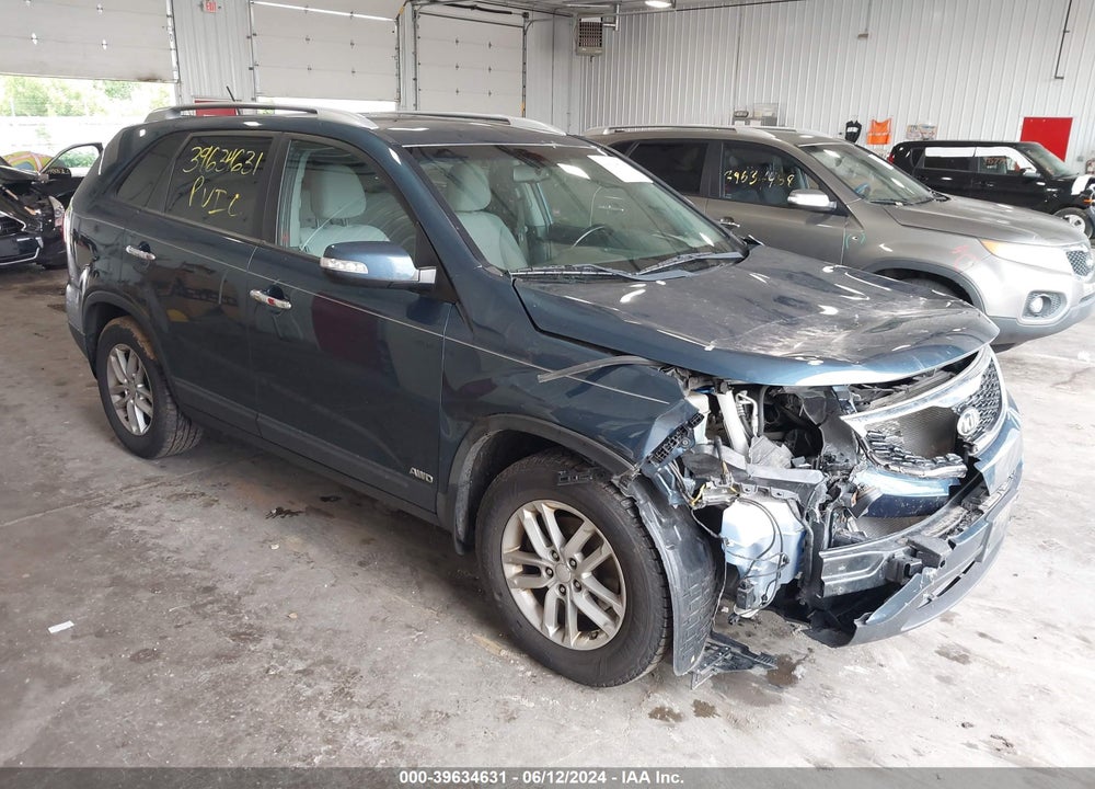 2015 KIA SORENTO LX VIN: 5XYKTDA66FG556259