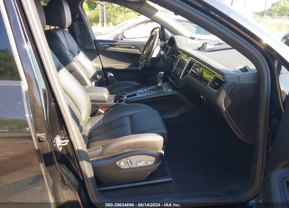 2017 PORSCHE MACAN VIN: WP1AA2A58HLB06177