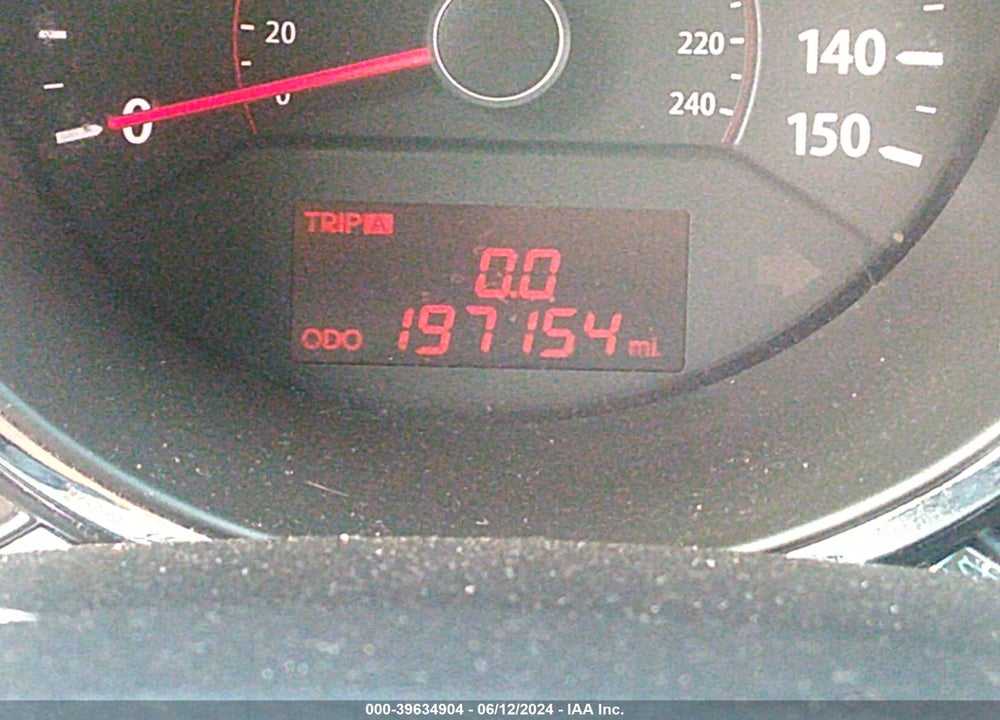 2011 KIA SORENTO LX VIN: 5XYKTCA17BG006044