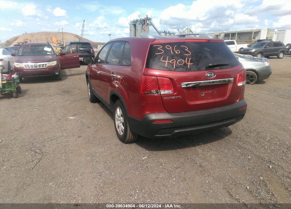 2011 KIA SORENTO LX VIN: 5XYKTCA17BG006044