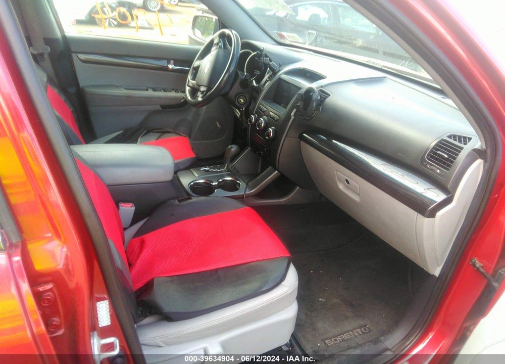 2011 KIA SORENTO LX VIN: 5XYKTCA17BG006044