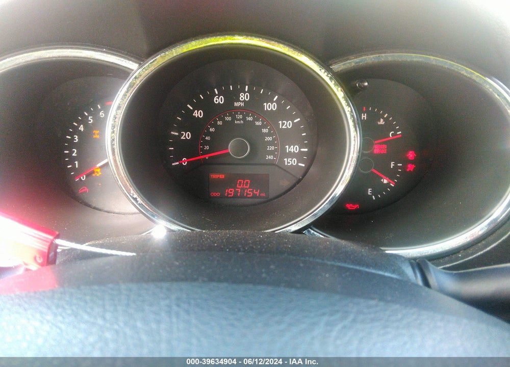 2011 KIA SORENTO LX VIN: 5XYKTCA17BG006044