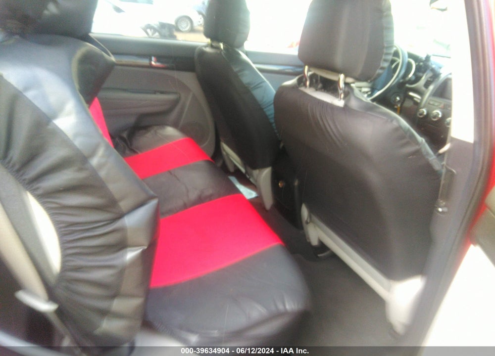 2011 KIA SORENTO LX VIN: 5XYKTCA17BG006044