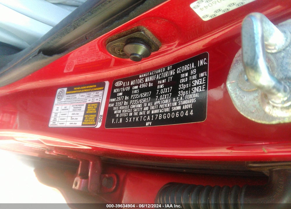 2011 KIA SORENTO LX VIN: 5XYKTCA17BG006044