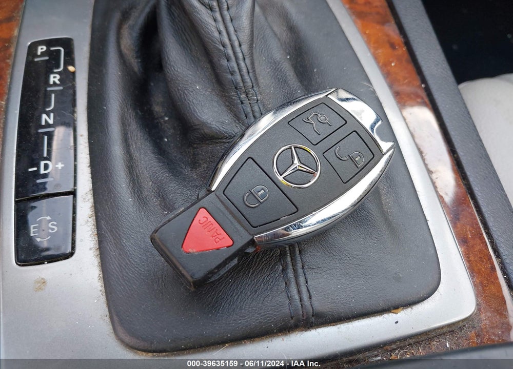2011 MERCEDES-BENZ C 300 LUXURY/SPORT VIN: WDDGF5EBXBA522612