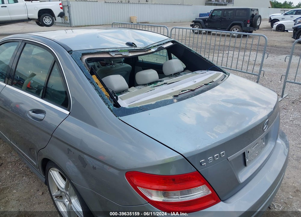 2011 MERCEDES-BENZ C 300 LUXURY/SPORT VIN: WDDGF5EBXBA522612