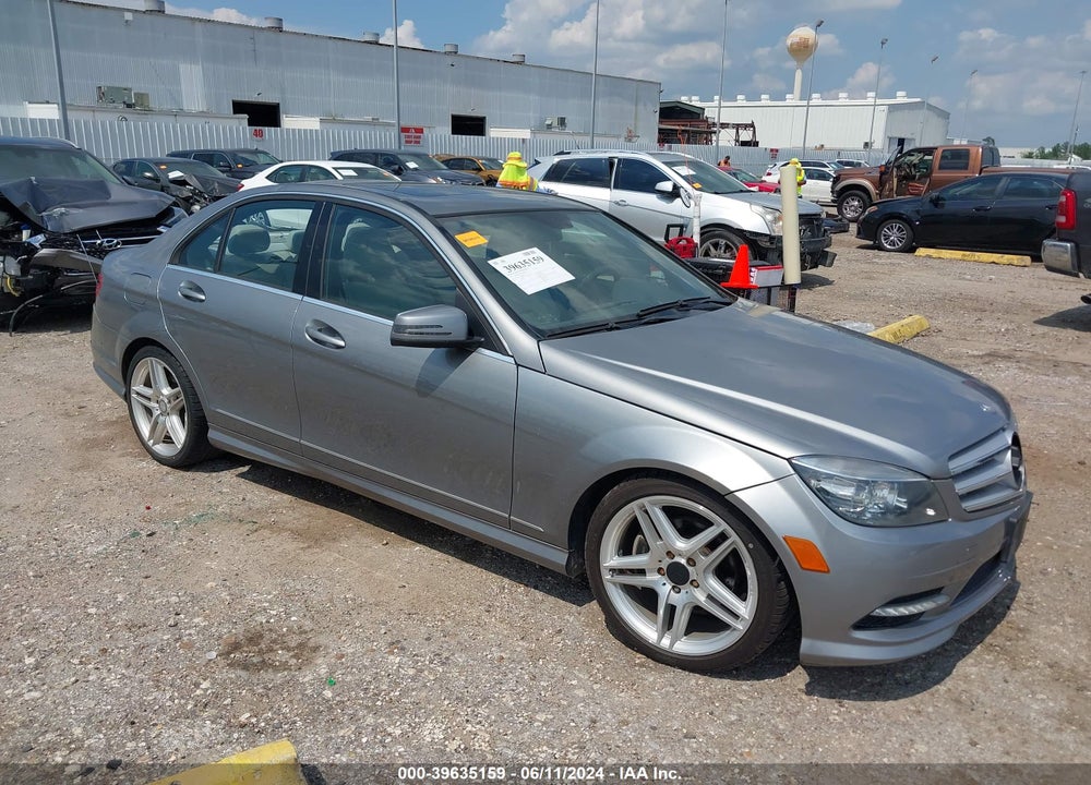 2011 MERCEDES-BENZ C 300 LUXURY/SPORT VIN: WDDGF5EBXBA522612