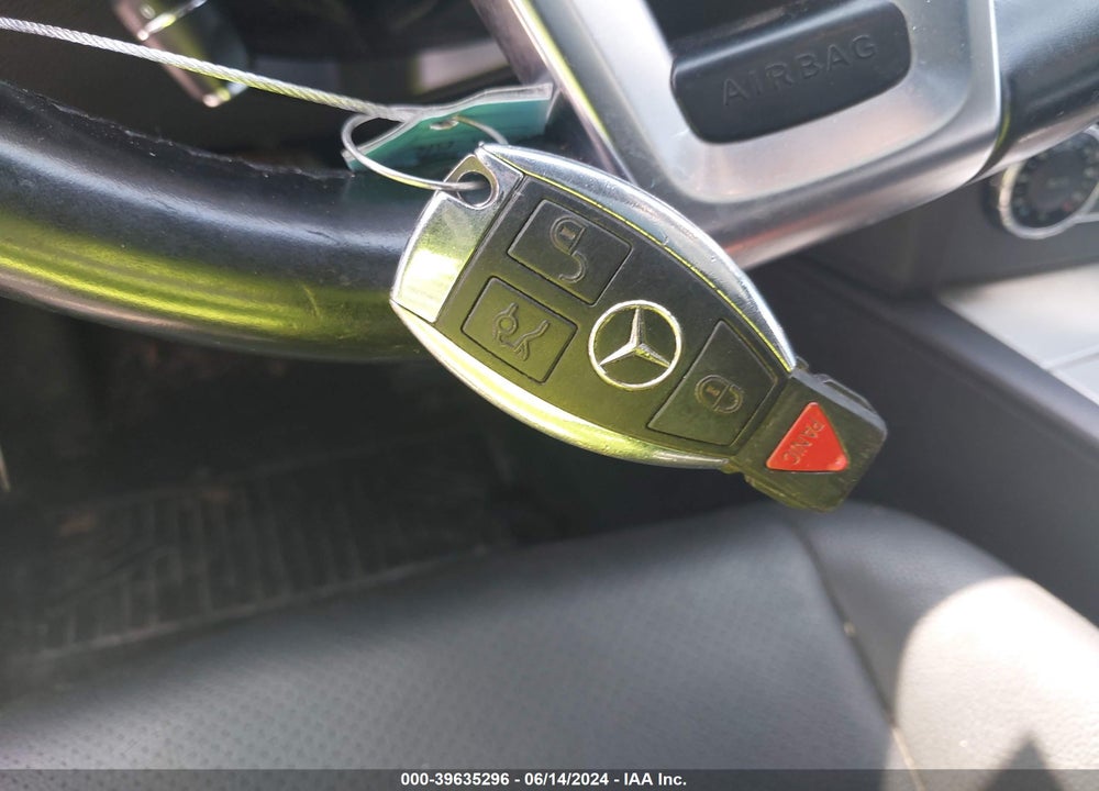 2013 MERCEDES-BENZ C 250 LUXURY/SPORT VIN: WDDGF4HB8DR263502