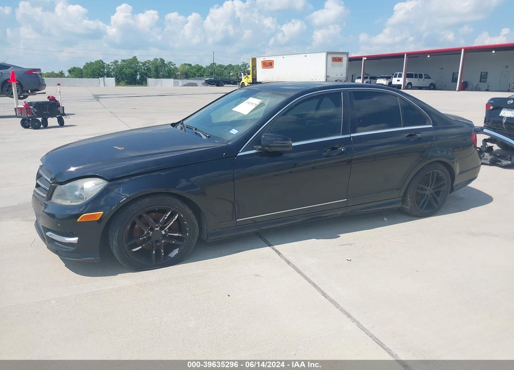 2013 MERCEDES-BENZ C 250 LUXURY/SPORT VIN: WDDGF4HB8DR263502