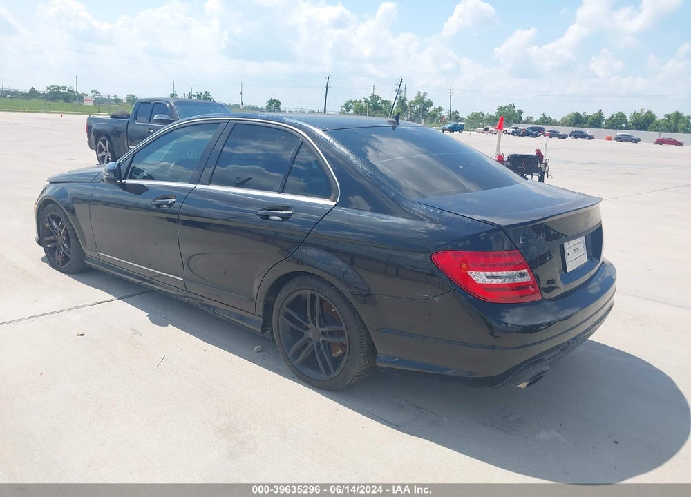 2013 MERCEDES-BENZ C 250 LUXURY/SPORT VIN: WDDGF4HB8DR263502