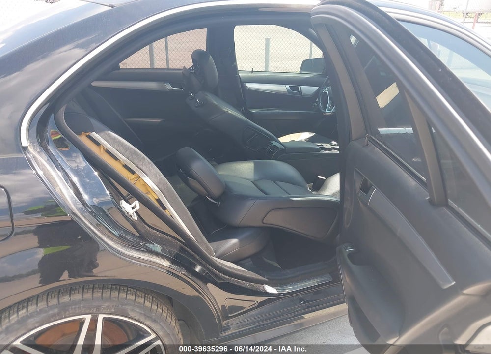2013 MERCEDES-BENZ C 250 LUXURY/SPORT VIN: WDDGF4HB8DR263502