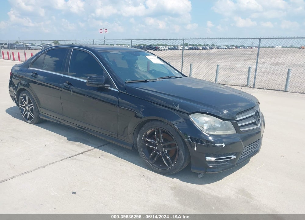 2013 MERCEDES-BENZ C 250 LUXURY/SPORT VIN: WDDGF4HB8DR263502