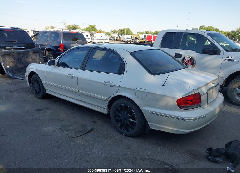 2002 HYUNDAI SONATA GLS/LX VIN: KMHWF35H12A639330