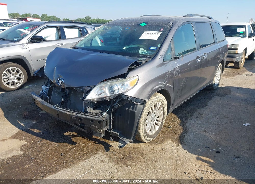 2016 TOYOTA SIENNA XLE 8 PASSENGER VIN: 5TDYK3DC2GS691560