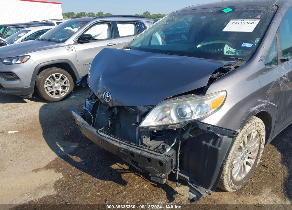 2016 TOYOTA SIENNA XLE 8 PASSENGER VIN: 5TDYK3DC2GS691560