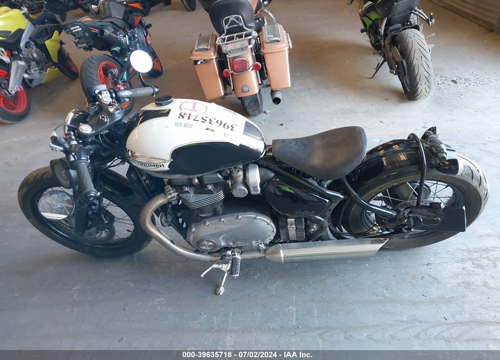 2018 TRIUMPH MOTORCYCLE BONNEVILLE BOBBER VIN: SMTD42HL8JT859175