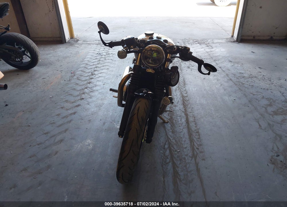 2018 TRIUMPH MOTORCYCLE BONNEVILLE BOBBER VIN: SMTD42HL8JT859175