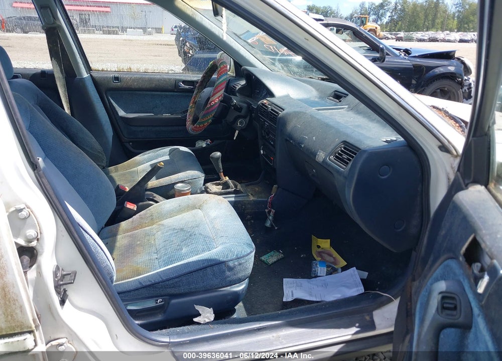 1992 HONDA ACCORD LX VIN: 1HGCB9755NA012791