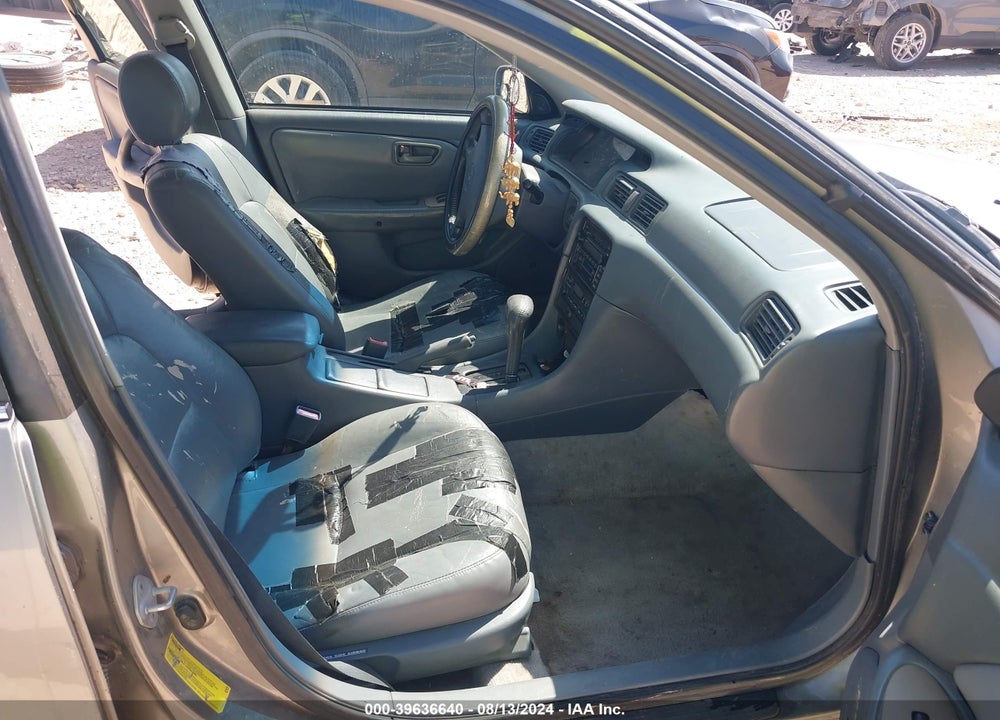 2000 TOYOTA CAMRY XLE V6 VIN: 4T1BF28K5YU092635