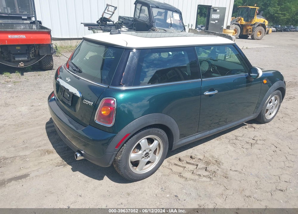 2009 MINI COOPER VIN: WMWMF33579TU75243