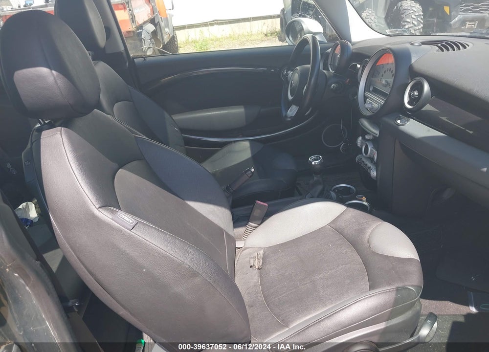 2009 MINI COOPER VIN: WMWMF33579TU75243