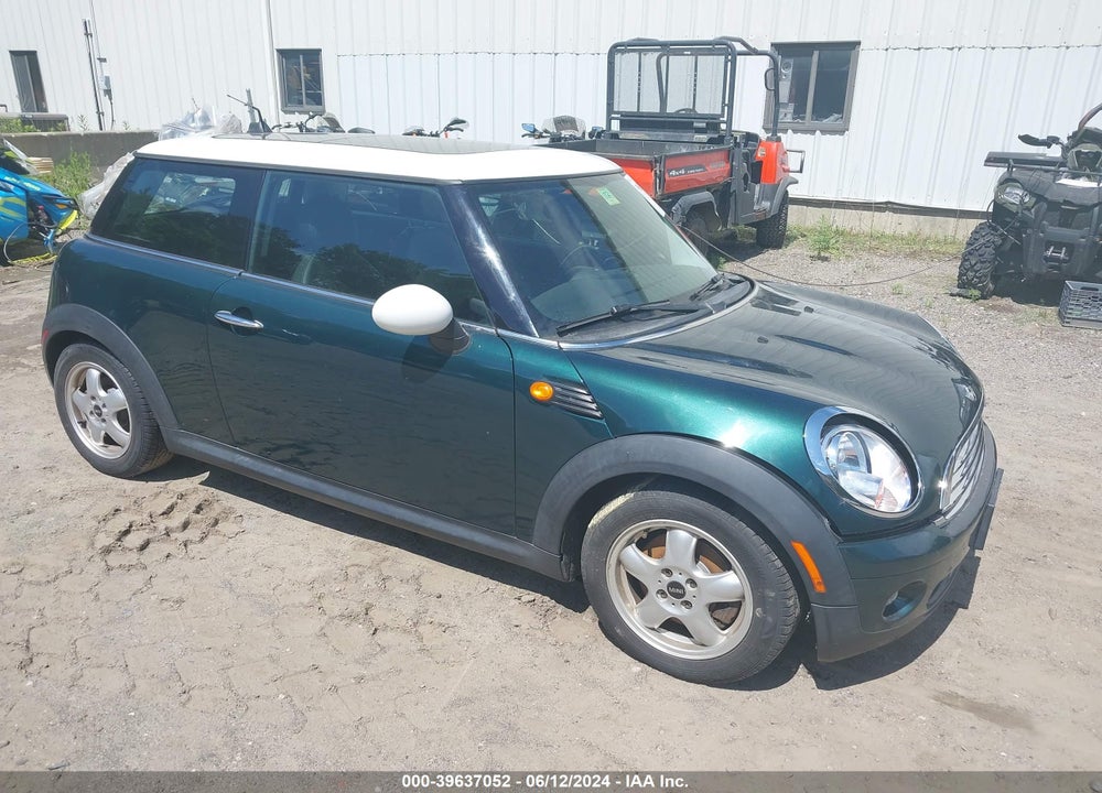 2009 MINI COOPER VIN: WMWMF33579TU75243