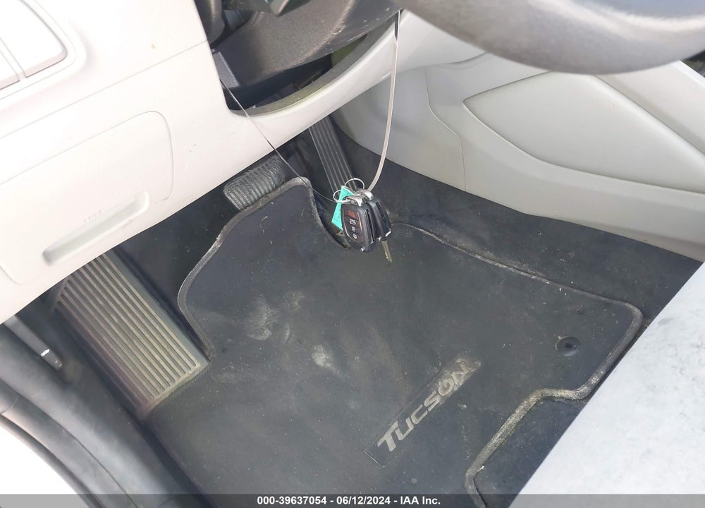 2020 HYUNDAI TUCSON SE VIN: KM8J2CA45LU172891