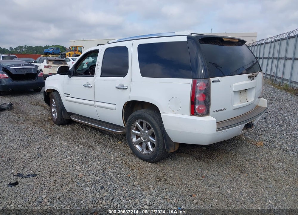 2007 GMC YUKON DENALI VIN: 1GKFK638X7J390445