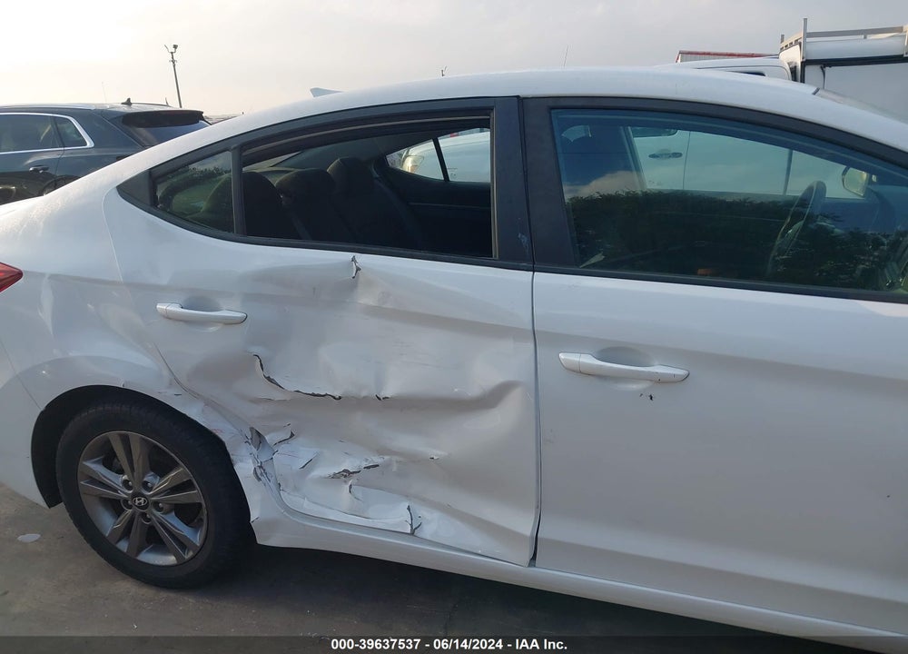 2018 HYUNDAI ELANTRA SEL VIN: 5NPD84LF1JH243841