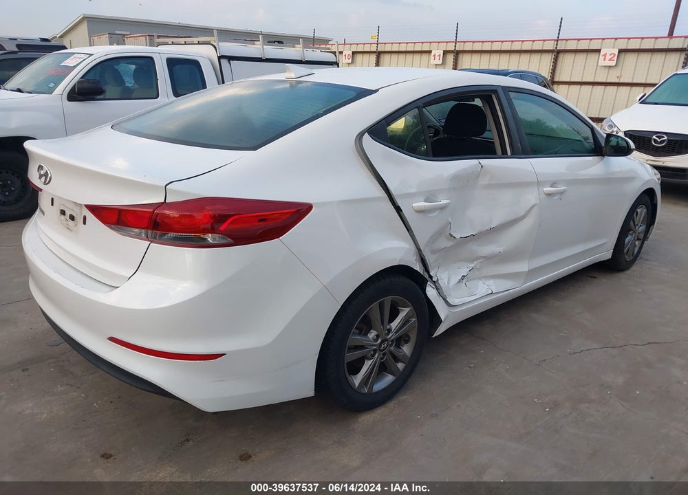 2018 HYUNDAI ELANTRA SEL VIN: 5NPD84LF1JH243841