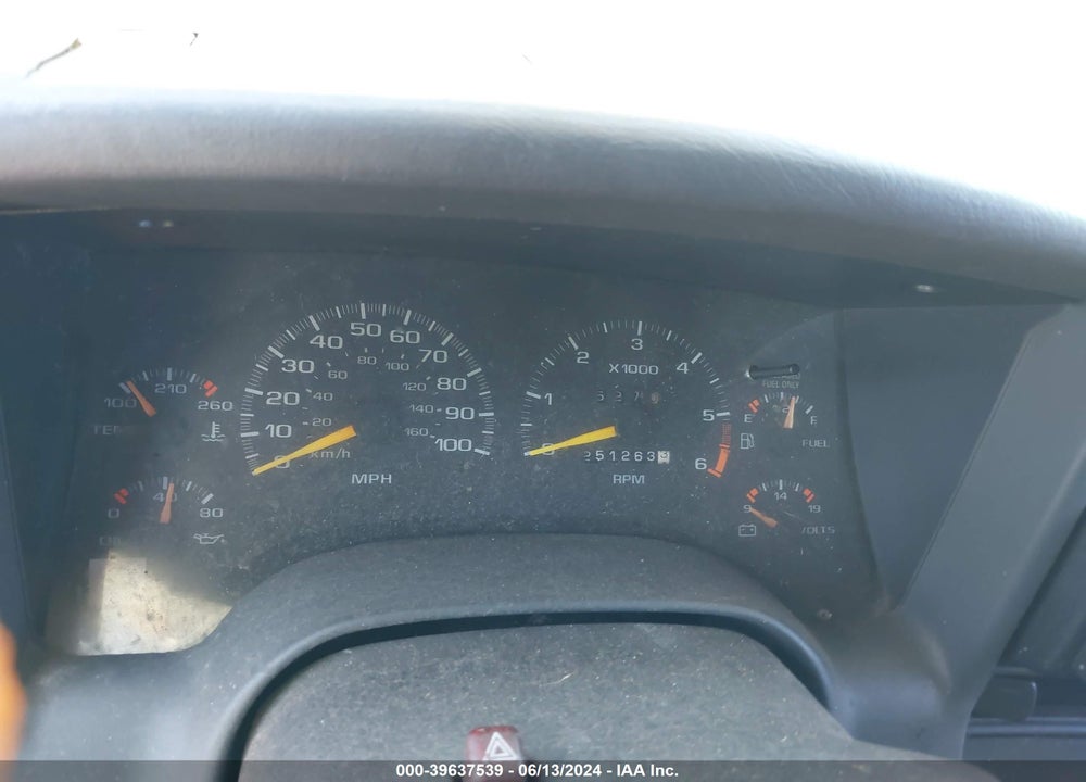 1997 GMC JIMMY SLS VIN: 1GKCS13W3V2531853