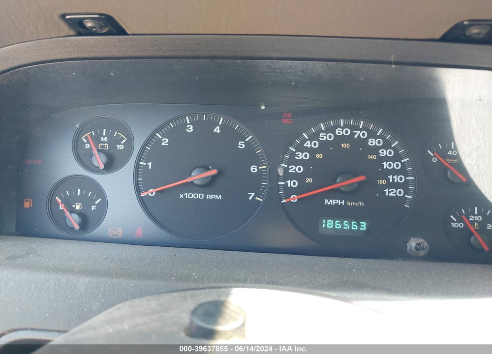 2000 JEEP GRAND CHEROKEE LAREDO VIN: 1J4G248S1YC385630