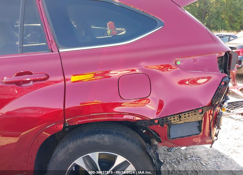 2021 TOYOTA HIGHLANDER XLE VIN: 5TDGZRBH4MS138476