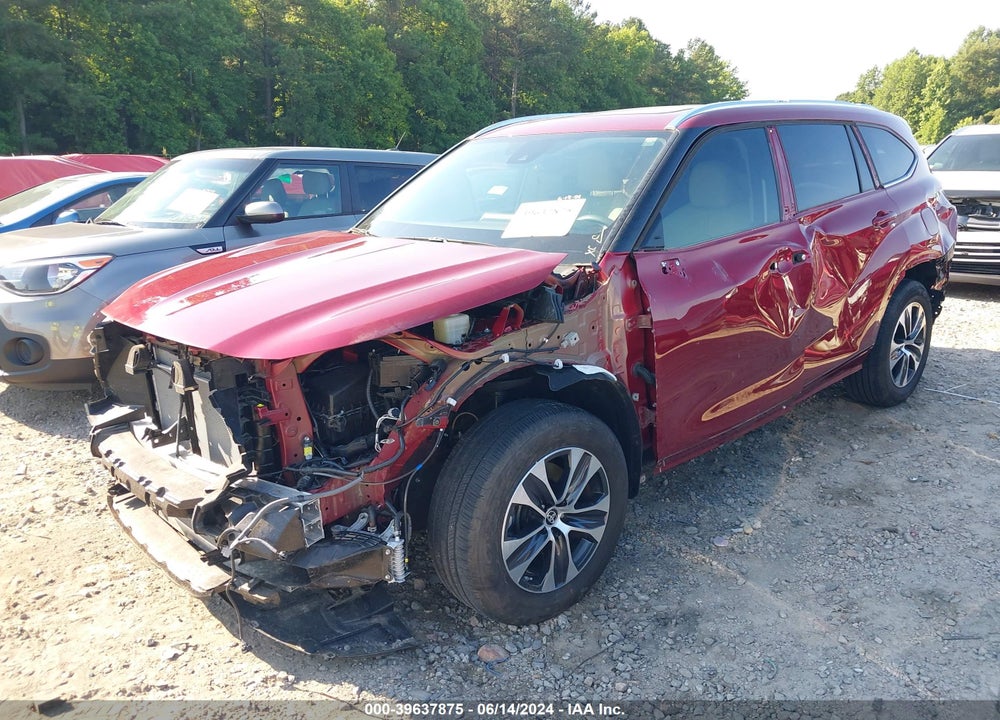 2021 TOYOTA HIGHLANDER XLE VIN: 5TDGZRBH4MS138476