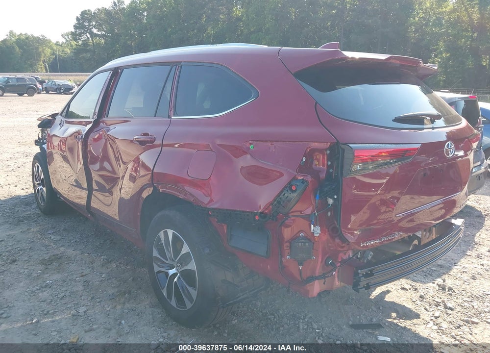 2021 TOYOTA HIGHLANDER XLE VIN: 5TDGZRBH4MS138476